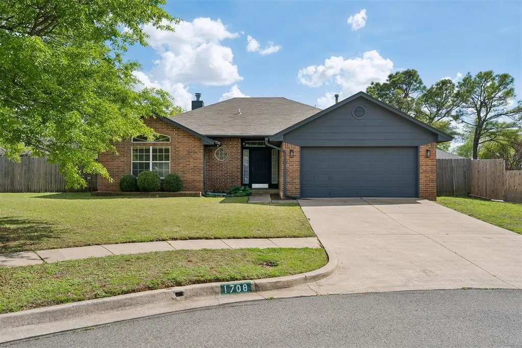 Photo 2 — 1708 Creekside Court, Norman, OK 73071