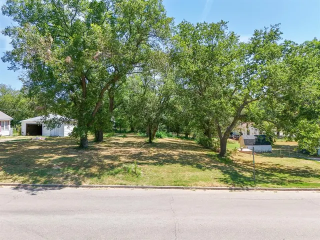 Photo 7 — 1201 N Center Avenue, Shawnee, OK 74801