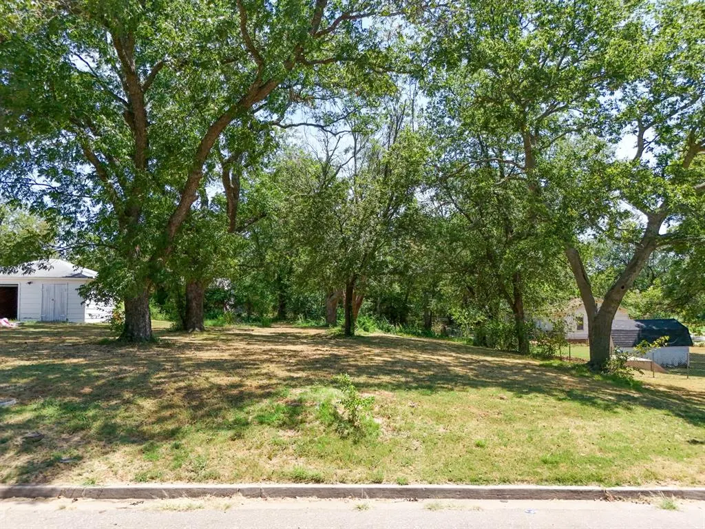 Photo 11 — 1201 N Center Avenue, Shawnee, OK 74801
