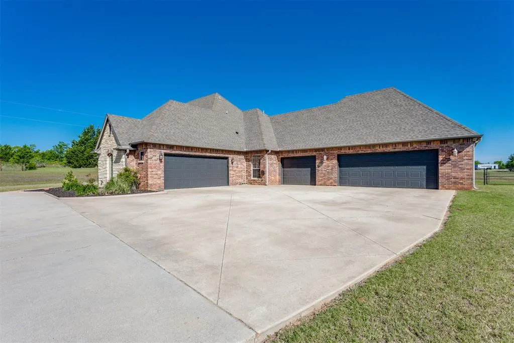Photo 2 — 33410 Pecan Grove Road, Shawnee, OK 74804