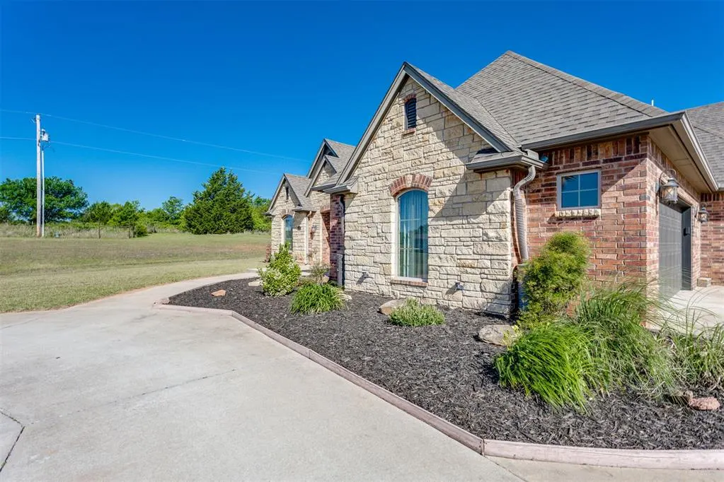 Photo 8 — 33410 Pecan Grove Road, Shawnee, OK 74804