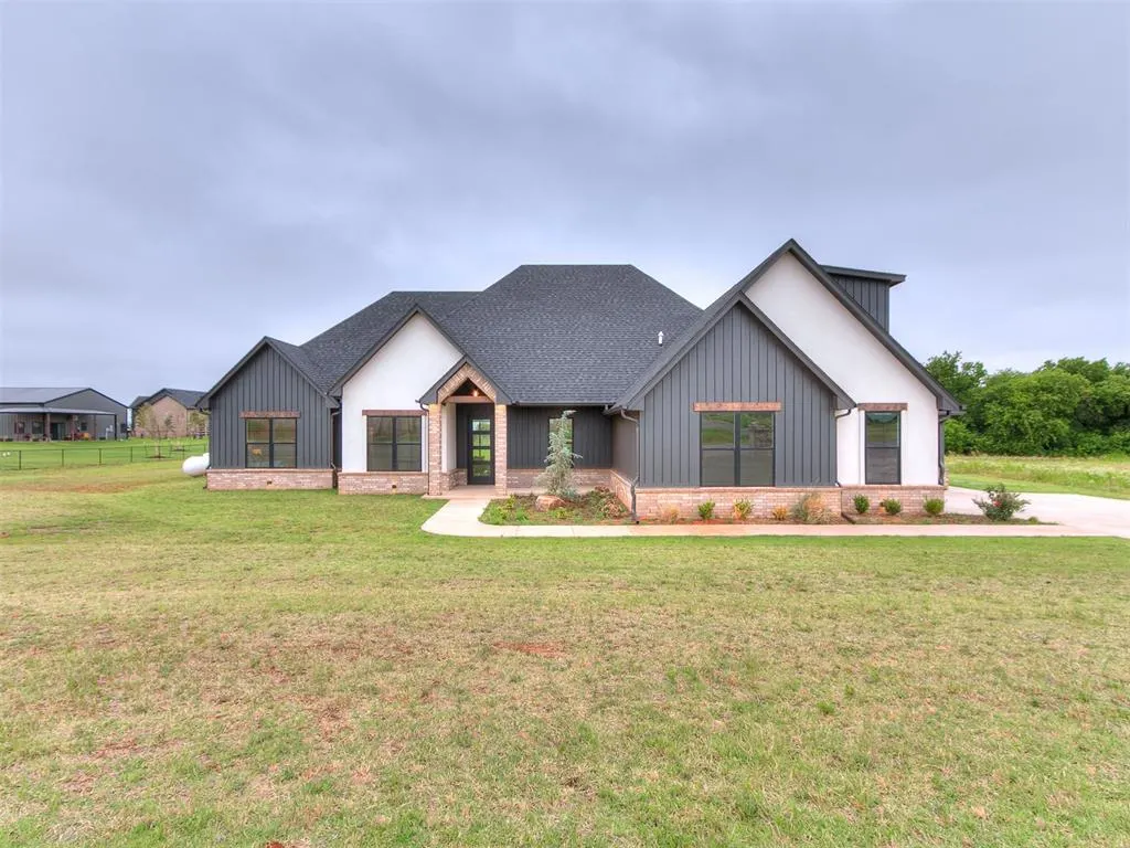 Front exterior — 2441 Hawks Haven Drive, Guthrie, OK 73044