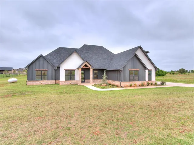 Photo 2 — 2441 Hawks Haven Drive, Guthrie, OK 73044