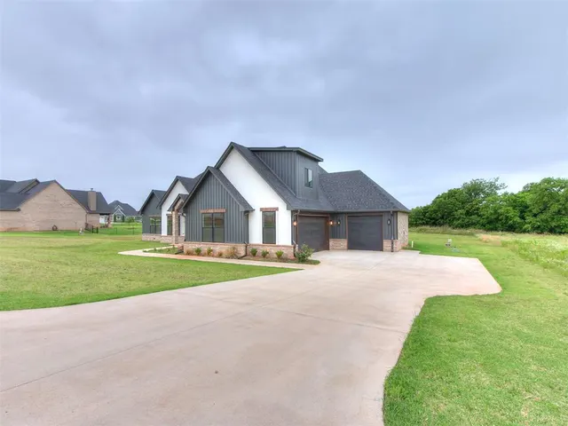 Photo 3 — 2441 Hawks Haven Drive, Guthrie, OK 73044