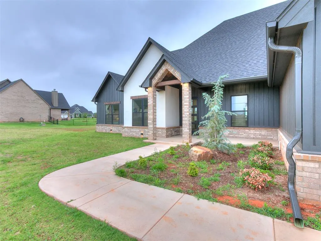 Photo 4 — 2441 Hawks Haven Drive, Guthrie, OK 73044