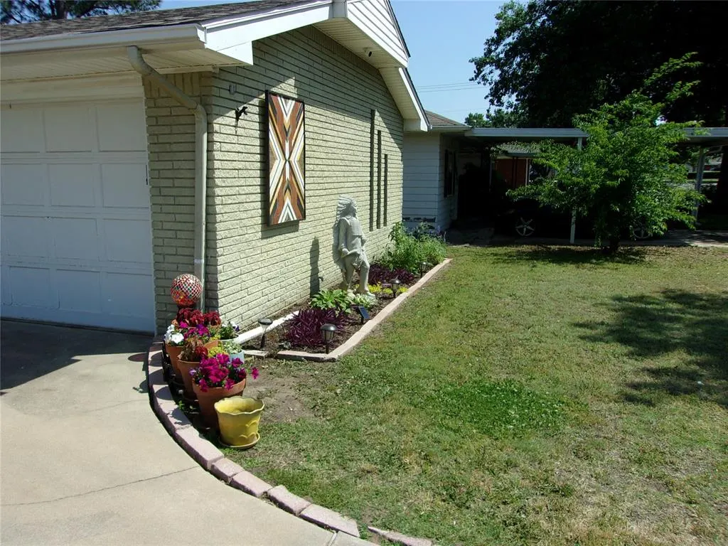 Photo 3 — 1915 N Philadelphia Avenue, Shawnee, OK 74804