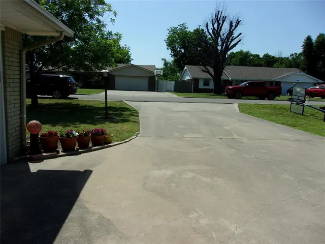 Photo 5 — 1915 N Philadelphia Avenue, Shawnee, OK 74804