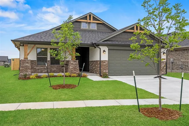 Photo 2 — 16009 Switchgrass Place, Moore, OK 73170