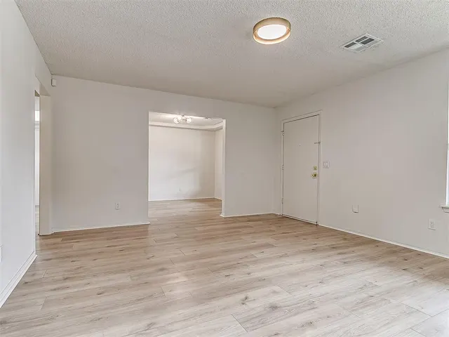 Photo 4 — 4701 Royal Oak Drive, Oklahoma City, OK 73135