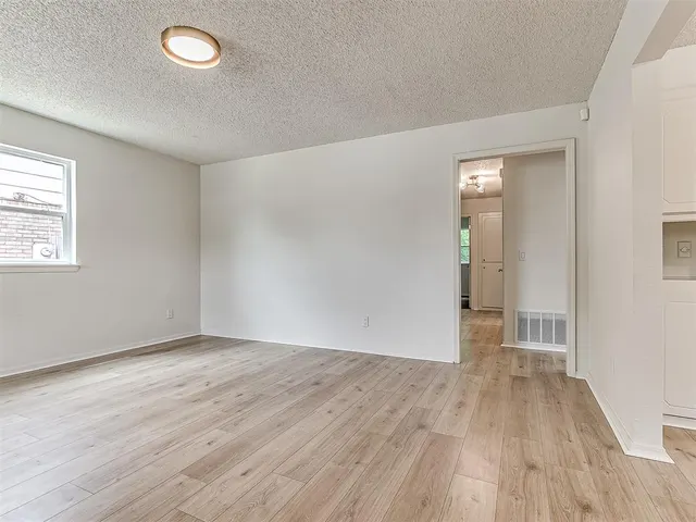 Photo 6 — 4701 Royal Oak Drive, Oklahoma City, OK 73135