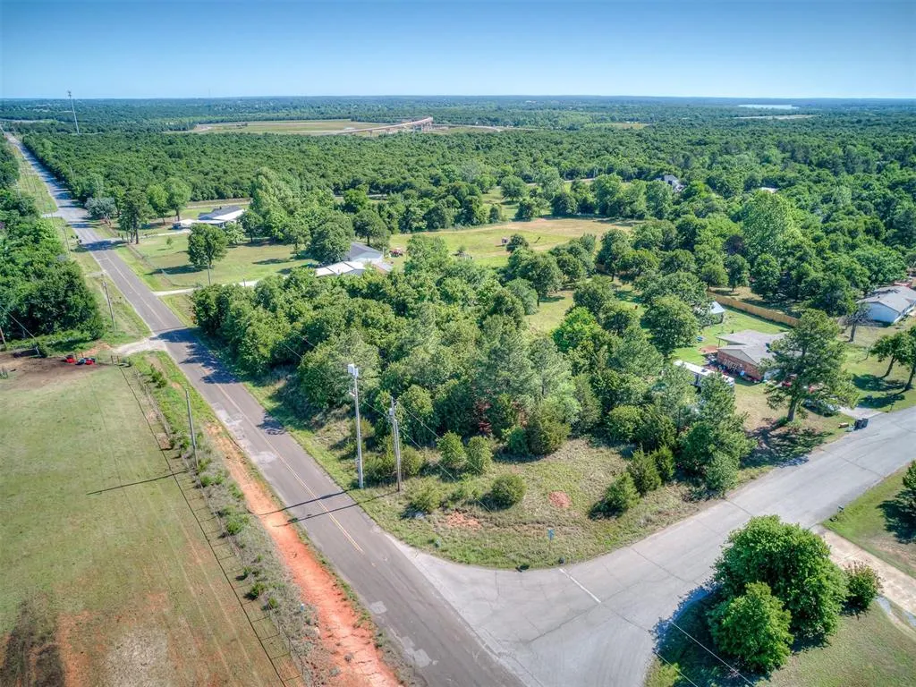 Photo 3 — 19009 Rockspring Drive, Newalla, OK 74857
