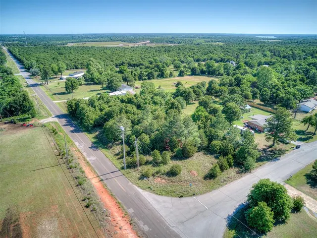 Photo 3 — 19009 Rockspring Drive, Newalla, OK 74857