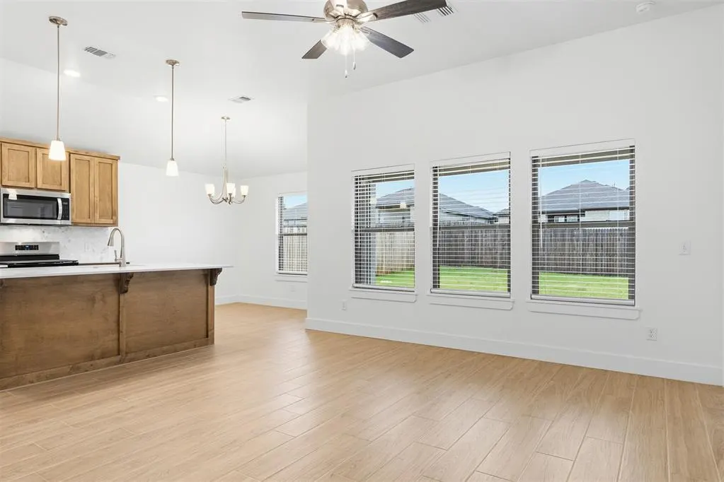 Photo 5 — 348 Woodrock Street, Harrah, OK 73045