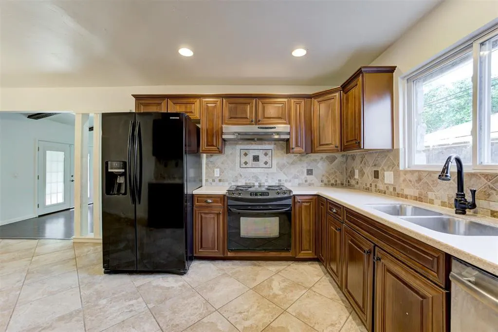 Photo 19 — 6704 Bear Canyon Drive, Oklahoma City, OK 73162