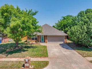 Sold home at 527 E Linden Lane