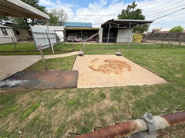 Photo 6 — 129 SE 1st Street, Moore, OK 73160