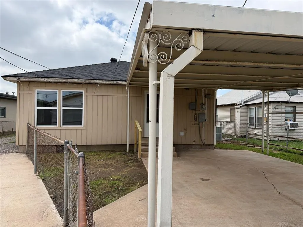 Photo 7 — 129 SE 1st Street, Moore, OK 73160