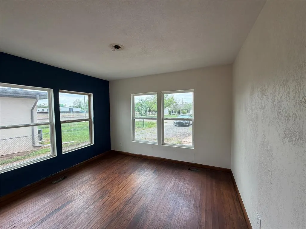 Photo 13 — 129 SE 1st Street, Moore, OK 73160