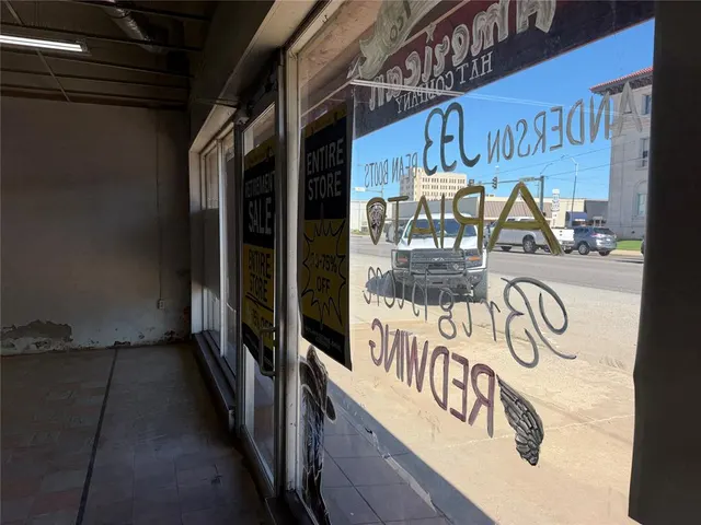 Photo 3 — 410 W Choctaw Avenue, Chickasha, OK 73018
