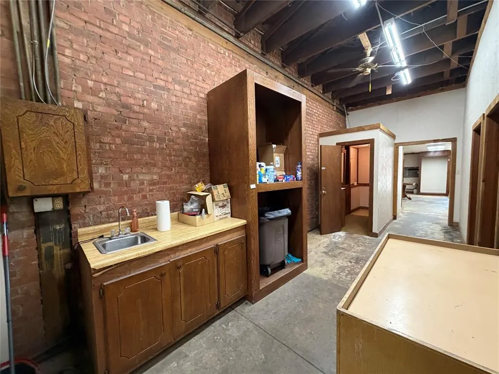 Photo 17 — 410 W Choctaw Avenue, Chickasha, OK 73018