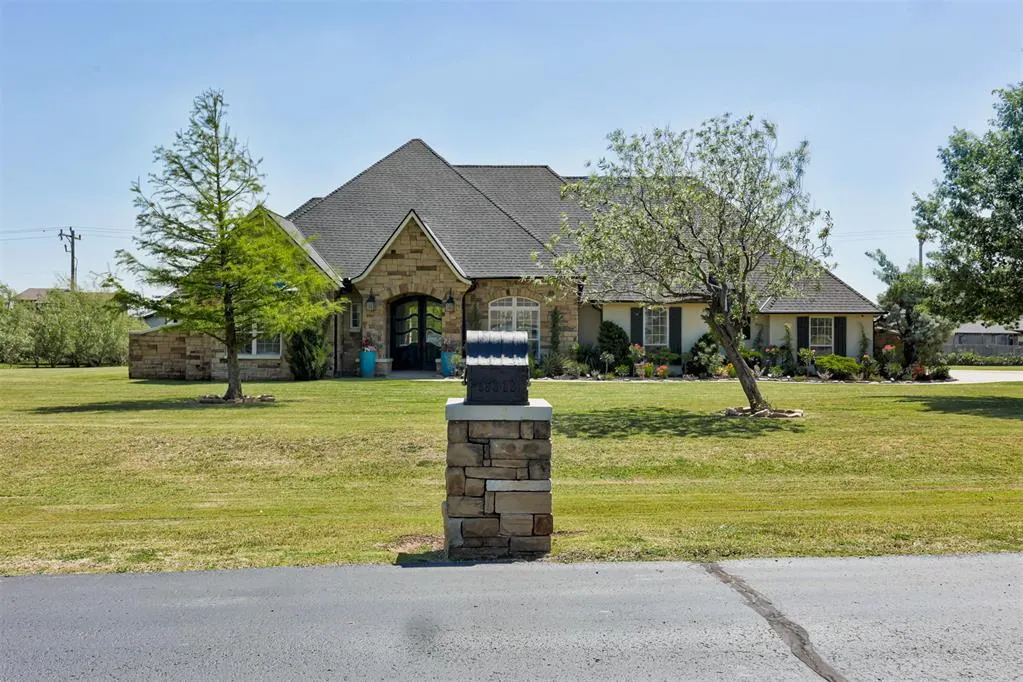 Front exterior — 17312 Barrington Hills Lane, Edmond, OK 73012