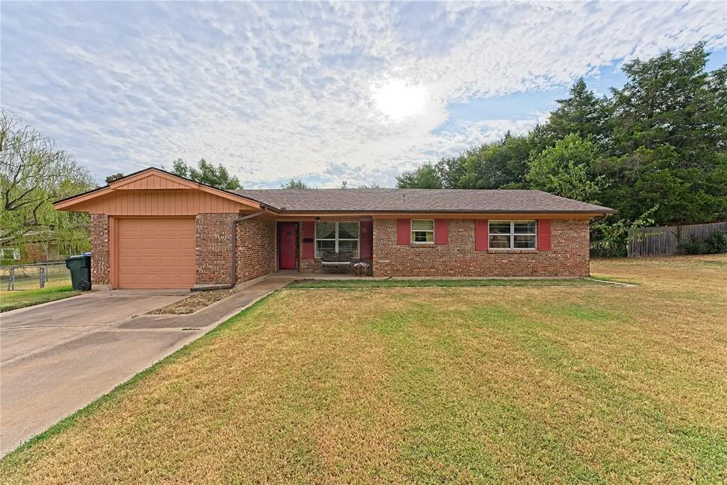 Front exterior — 2529 Wildwood Lane, Norman, OK 73071