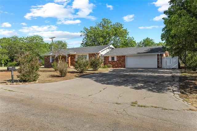 Photo 2 — 115 E 10th Street, Custer City, OK 73639