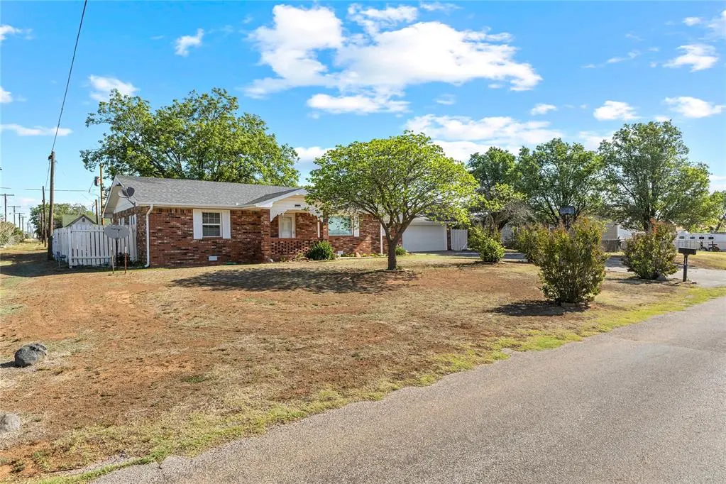 Photo 3 — 115 E 10th Street, Custer City, OK 73639