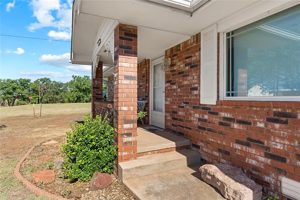 Photo 4 — 115 E 10th Street, Custer City, OK 73639