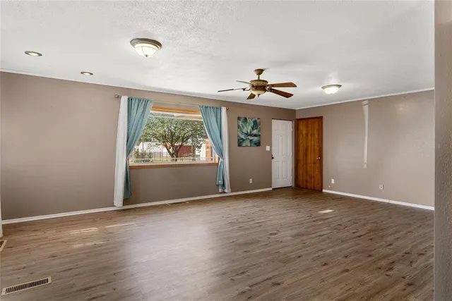 Photo 5 — 115 E 10th Street, Custer City, OK 73639