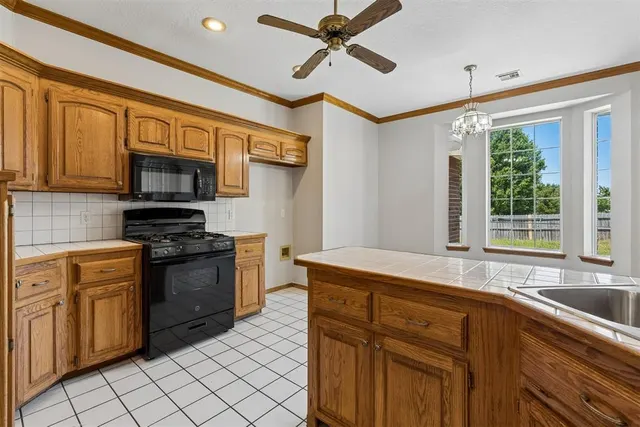 Photo 8 — 10537 Peacock Circle, Oklahoma City, OK 73130