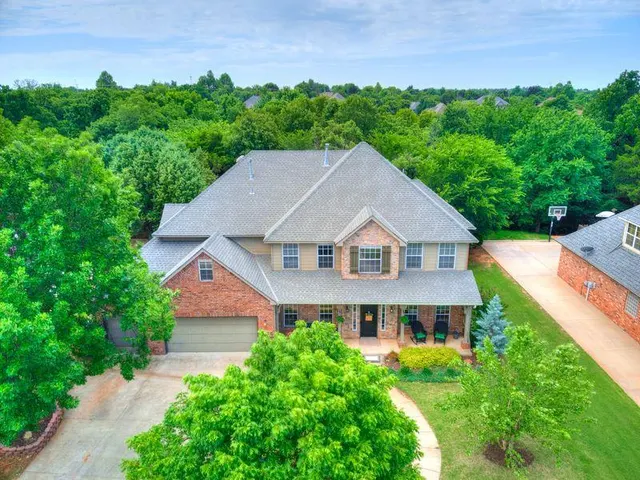 Photo 2 — 524 Celtic Court, Edmond, OK 73025