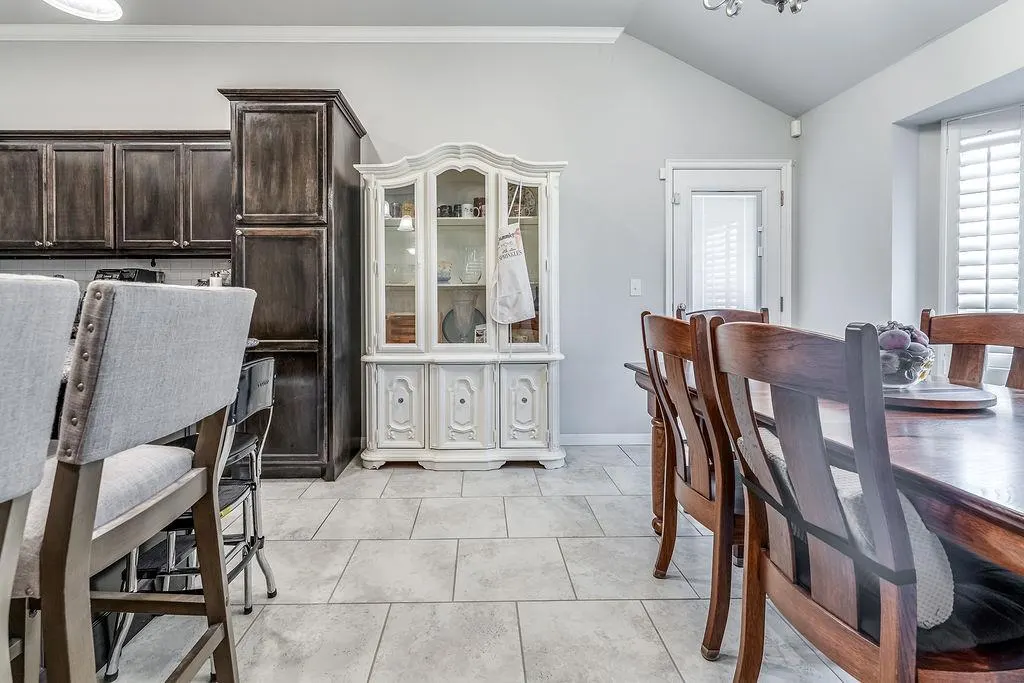 Photo 17 — 910 Brookhollow Drive, Chickasha, OK 73018