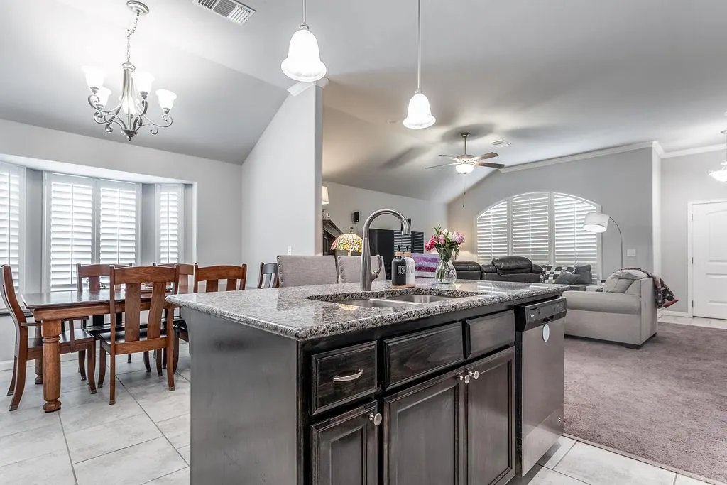 Photo 20 — 910 Brookhollow Drive, Chickasha, OK 73018