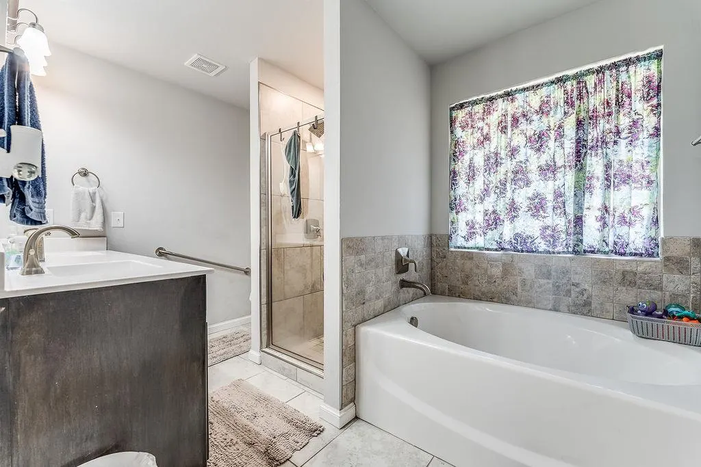 Photo 28 — 910 Brookhollow Drive, Chickasha, OK 73018