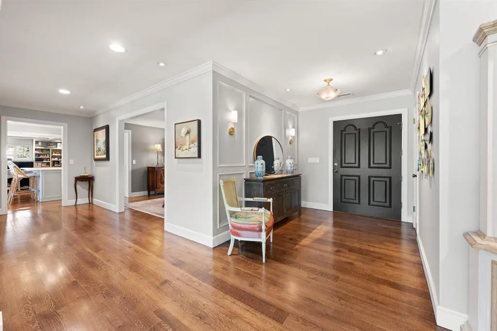 Photo 2 — 1401 Glenbrook Drive, Oklahoma City, OK 73118