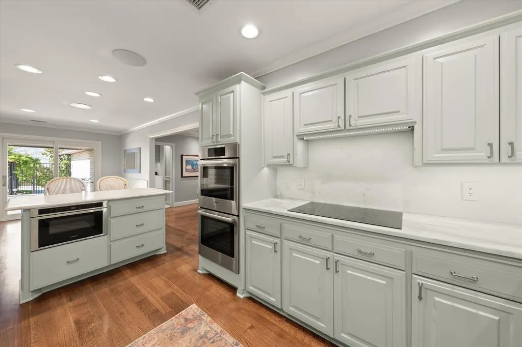 Photo 14 — 1401 Glenbrook Drive, Oklahoma City, OK 73118