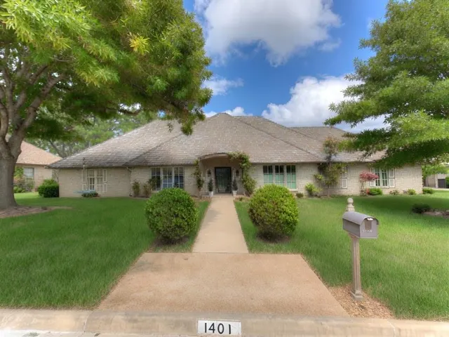 Front exterior — 1401 Glenbrook Drive, Oklahoma City, OK 73118