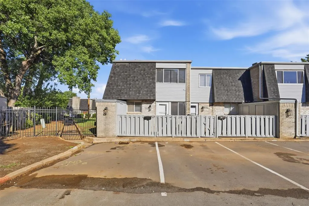 Photo 2 — 1628 Claudia Drive, Norman, OK 73071