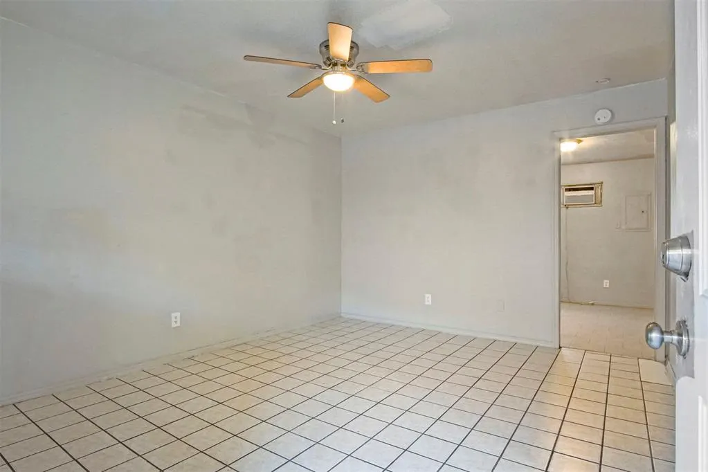 Photo 11 — 218 SE 44th Street, Oklahoma City, OK 73129
