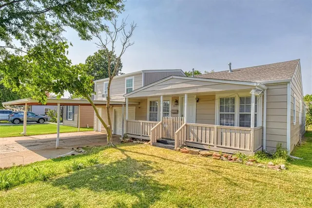 Photo 4 — 717 E Johnson Street, Norman, OK 73071
