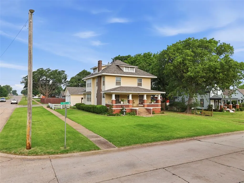 Photo 6 — 624 S 7th Street, Kingfisher, OK 73750