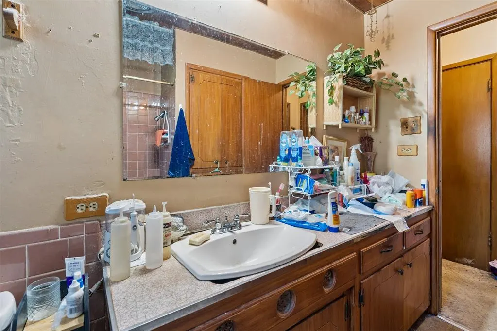 Photo 14 — 3113 N Warren Avenue, Oklahoma City, OK 73112