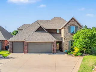 Sold home at 937 Villas Creek Drive