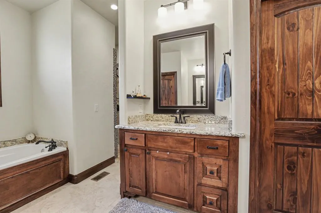 Photo 15 — 937 Villas Creek Drive, Edmond, OK 73003