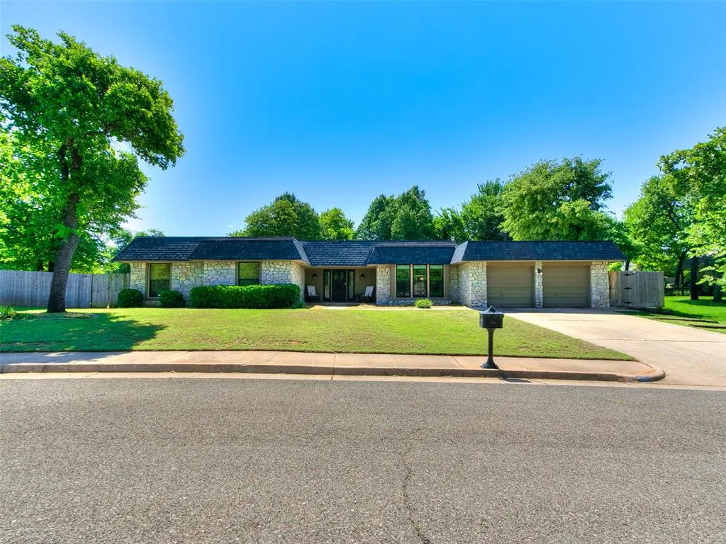 Photo 2 — 1812 Dove Court, Edmond, OK 73034