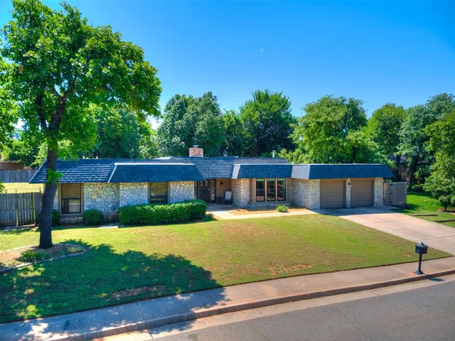 Photo 3 — 1812 Dove Court, Edmond, OK 73034
