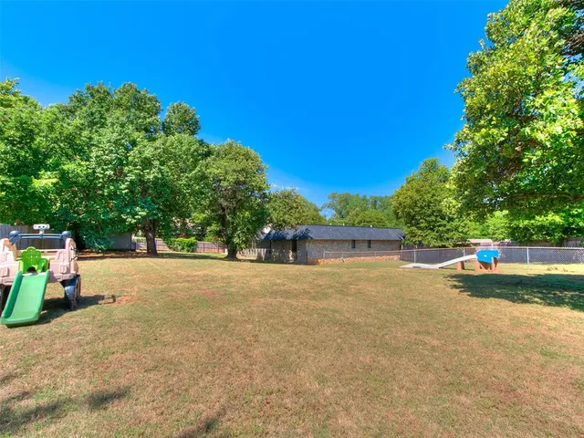 Photo 7 — 1812 Dove Court, Edmond, OK 73034