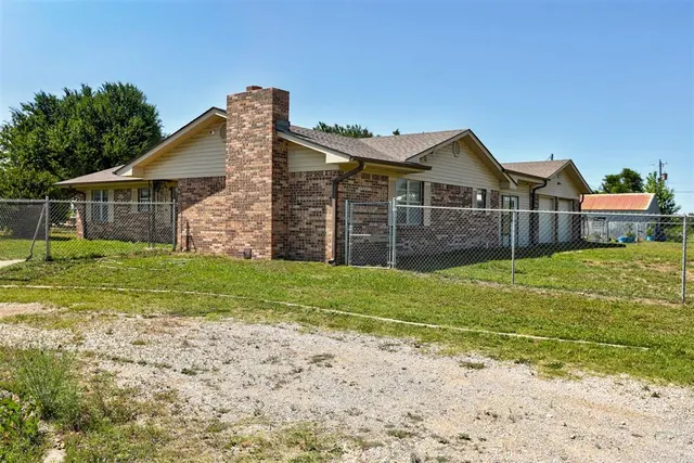 Photo 4 — 34304 Lake Road, Shawnee, OK 74801