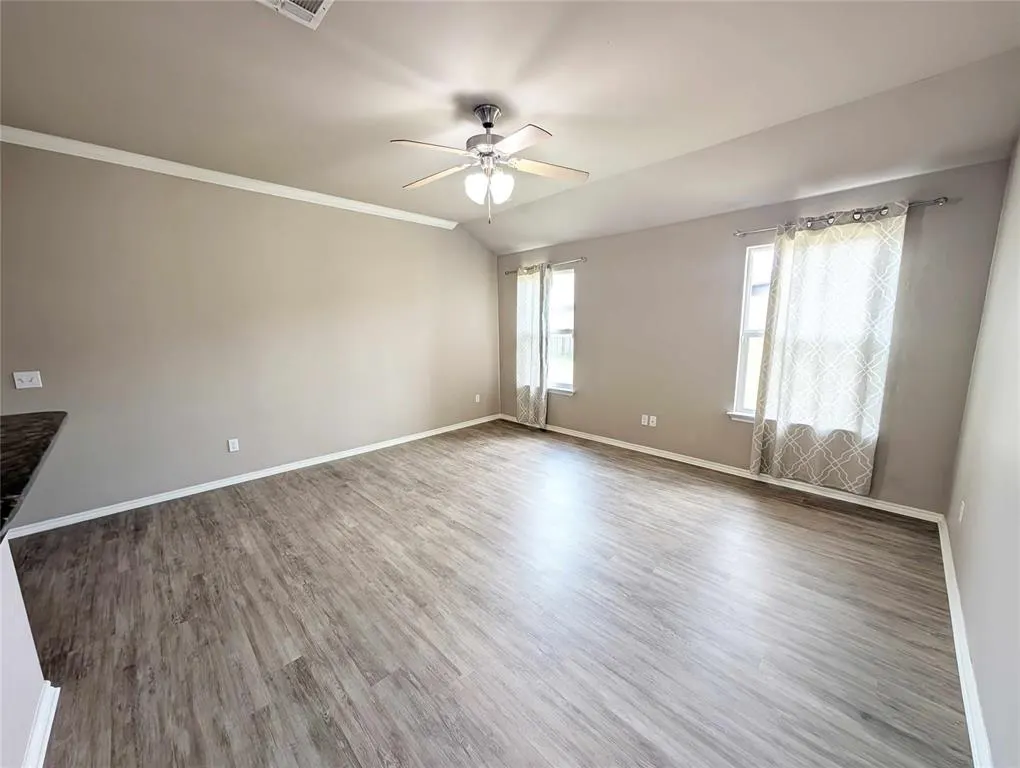 Photo 2 — 10728 NW 27th Street, Yukon, OK 73099